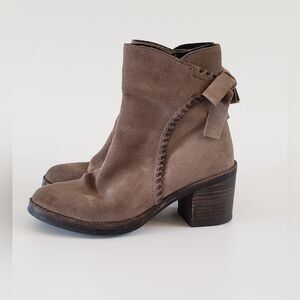 UGG Women's Suede Bootie Size 7